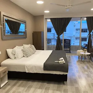 Aparta Estudio En El Edificio Bahia 79 Apartasuites Apartamento